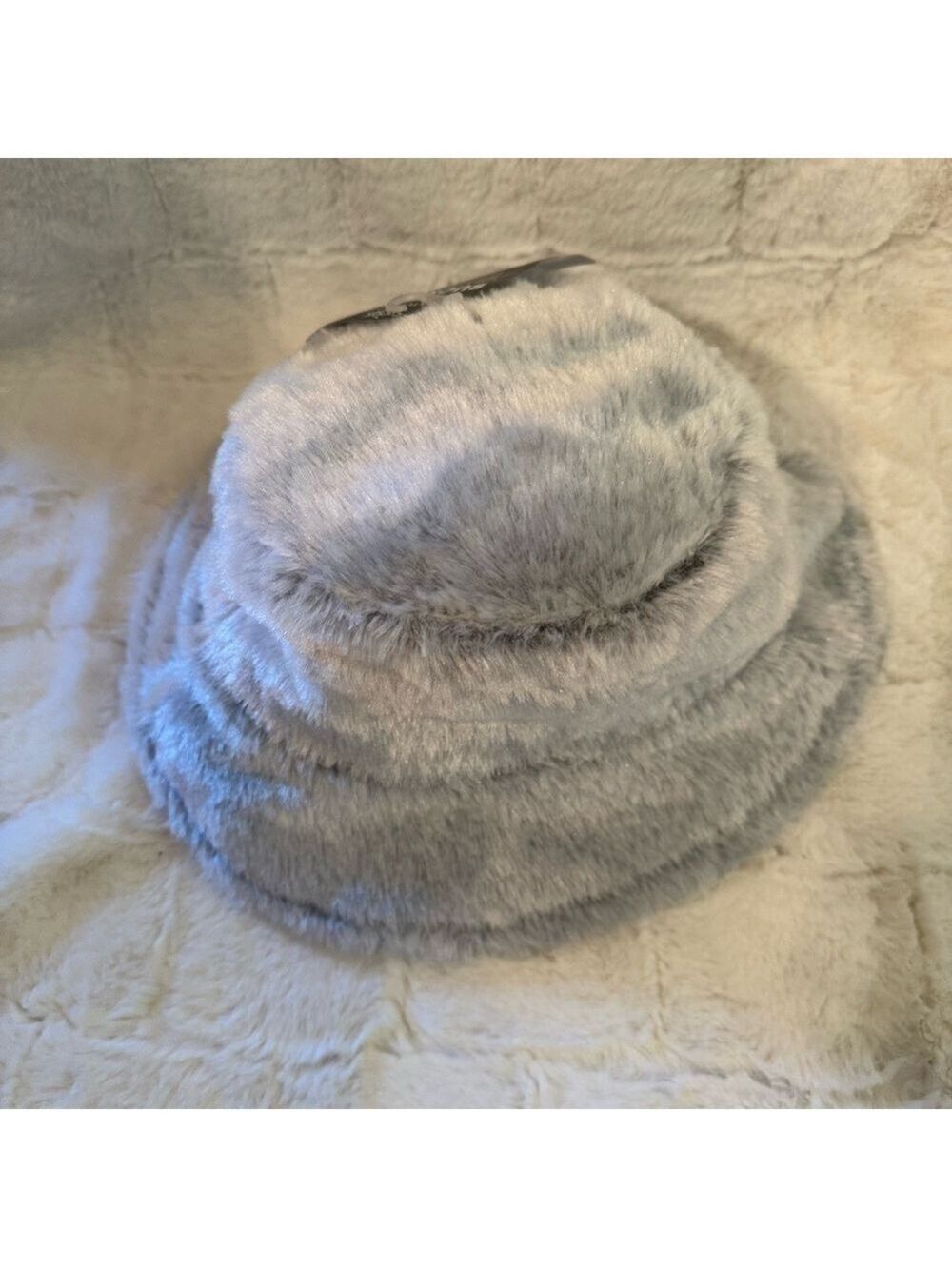 Sprigs Reversible Faux Fur/Sherpa
Bucket Hat
NWT
Gray/Beige
One Size Fits Most - Picture 3 of 8